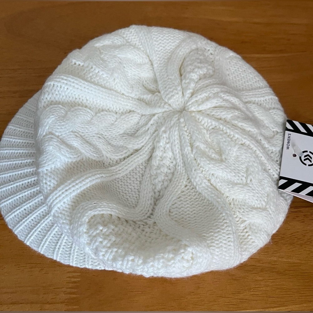 Isotoner White Knit Beret